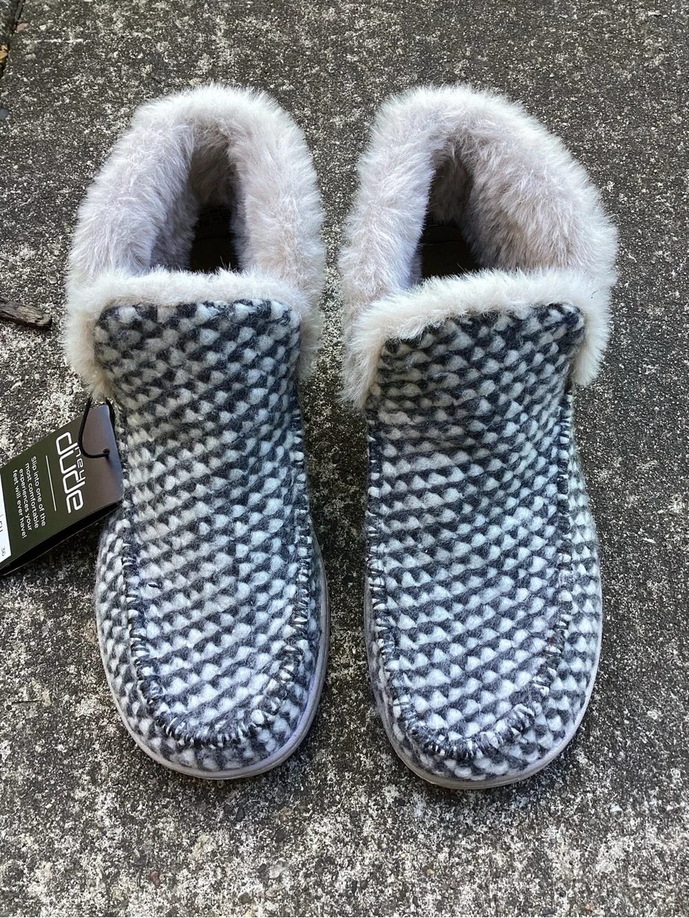 Hey Dude Denny Stone Grey Faux Fur Lined Slip-On Shoes Women’s US 5 NWT Cozy - Picture 2 of 11